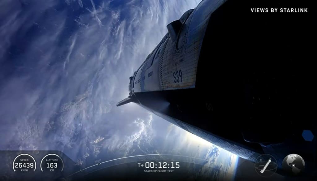ภาพหน้าจอจากไลฟ์สดของ SpaceX แสดงภาพจากจรวด Starship 39 ระหว่างการทดสอบบินในเดือนพฤษภาคม
