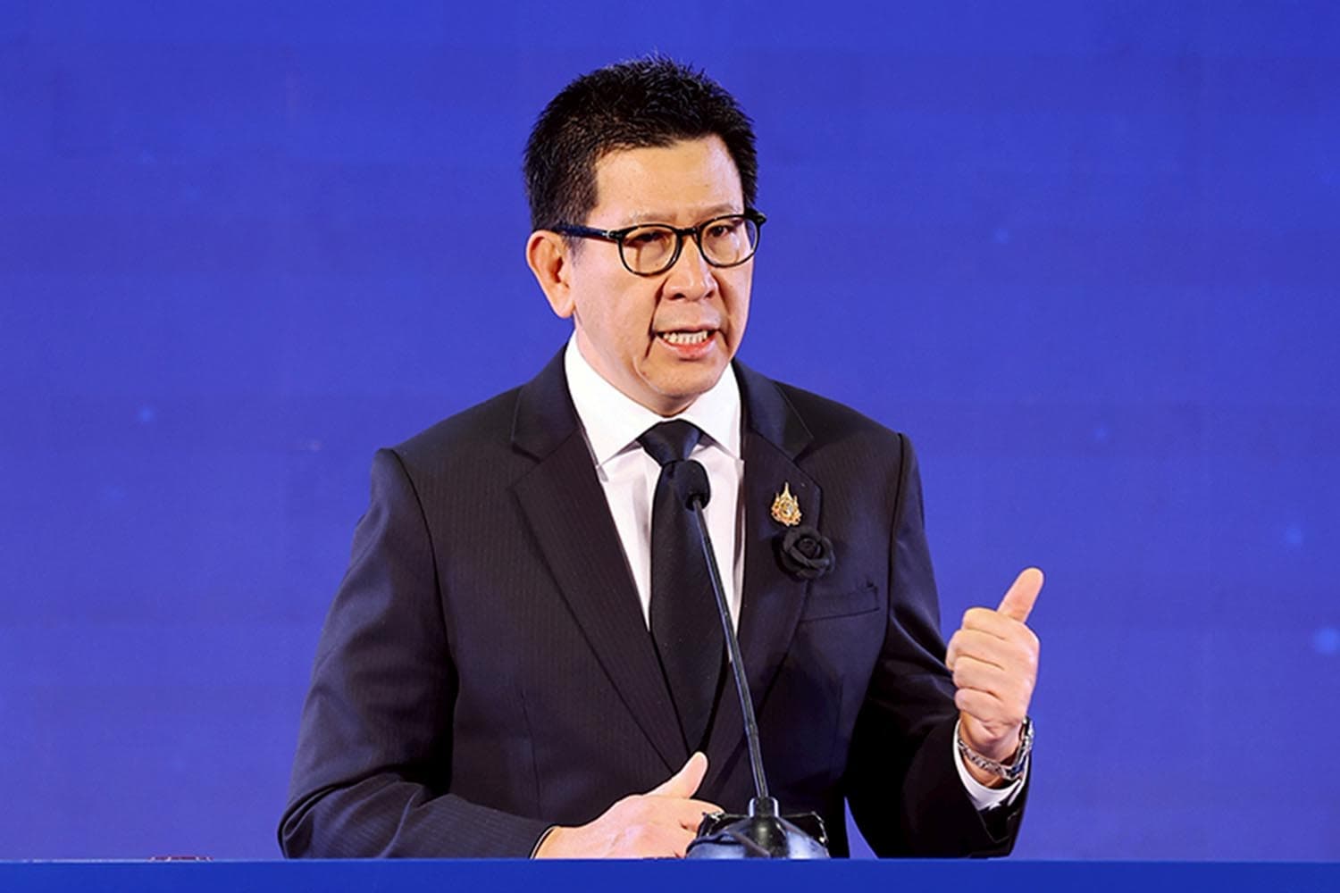 วิกฤตพลังงานซ้ำ รัฐลดสำรองน้ำมัน เร่งแก้ขาดหน้าปั๊ม