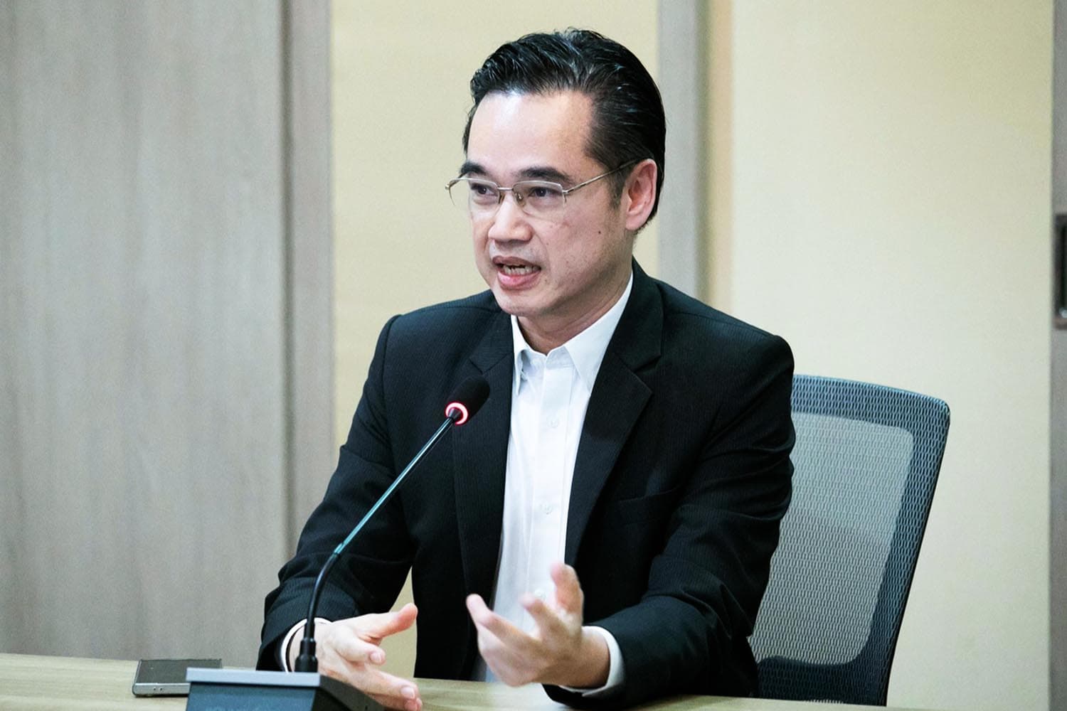 ดีอี ย้ำข่าวปลอม เฟซบุ๊กไม่ใช้ข้อมูลผู้ใช้ตามโพสต์