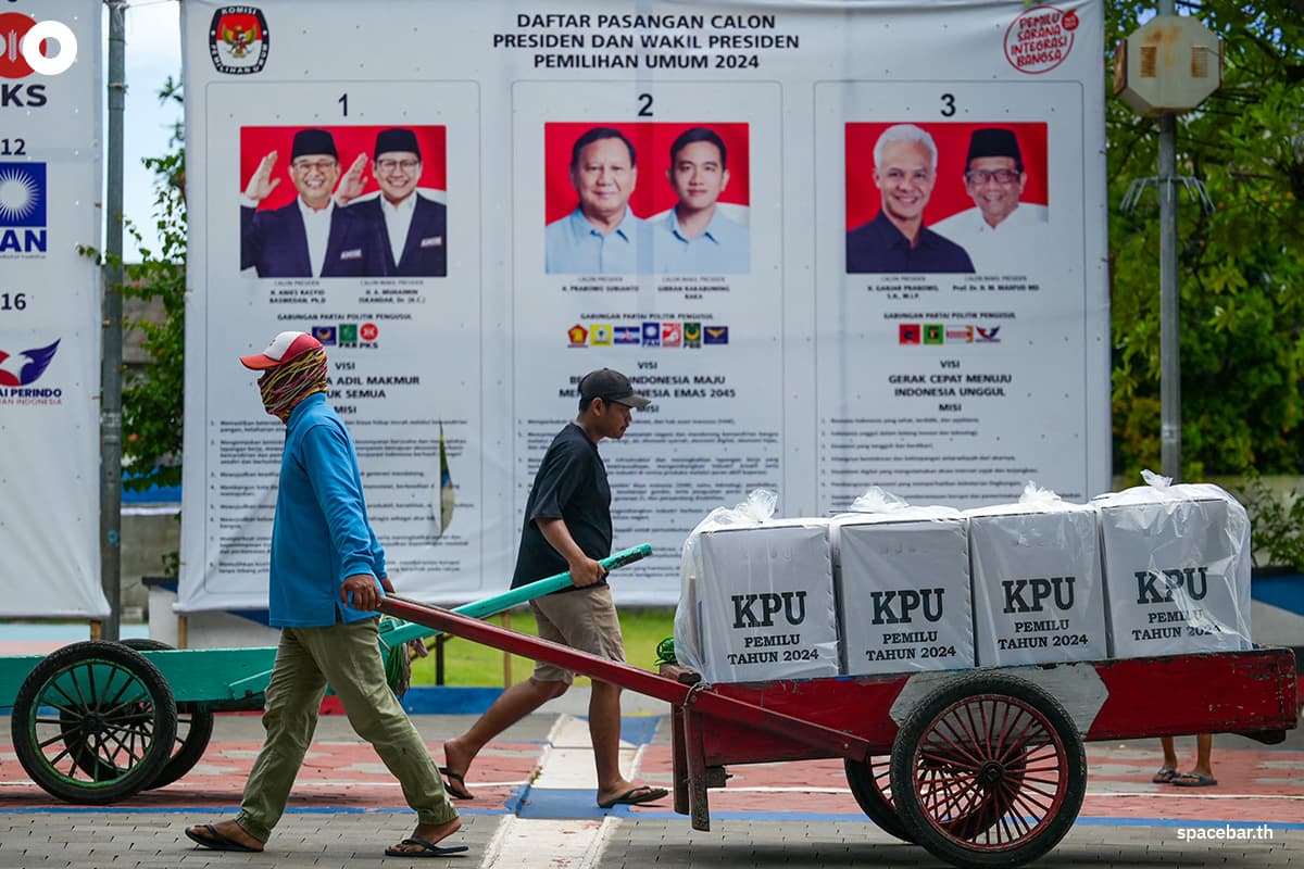 four_finger_salute_how_jokowi_spurred_spread_SPACEBAR_Photo01_ecb0eeb65e.jpg