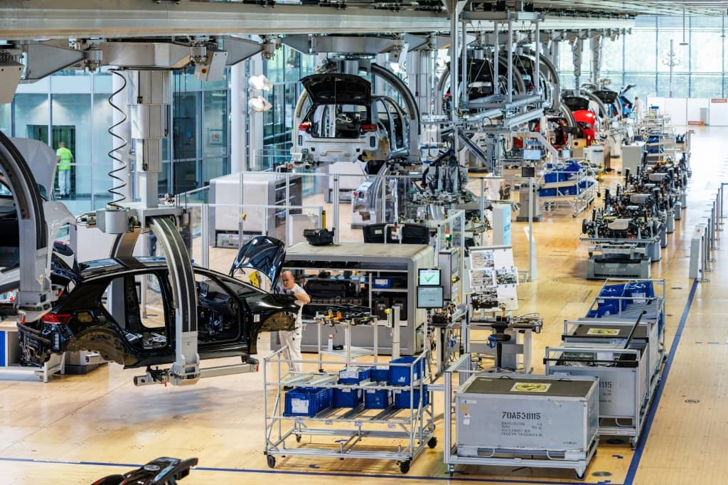 สายการผลิตของโฟล์คสวาเกน อุตสาหกรรมหลักหลายแห่งของเยอรมนีกำลังเผชิญกับแรงกดดันจากการแข่งขันที่เพิ่มมากขึ้นจากจีน