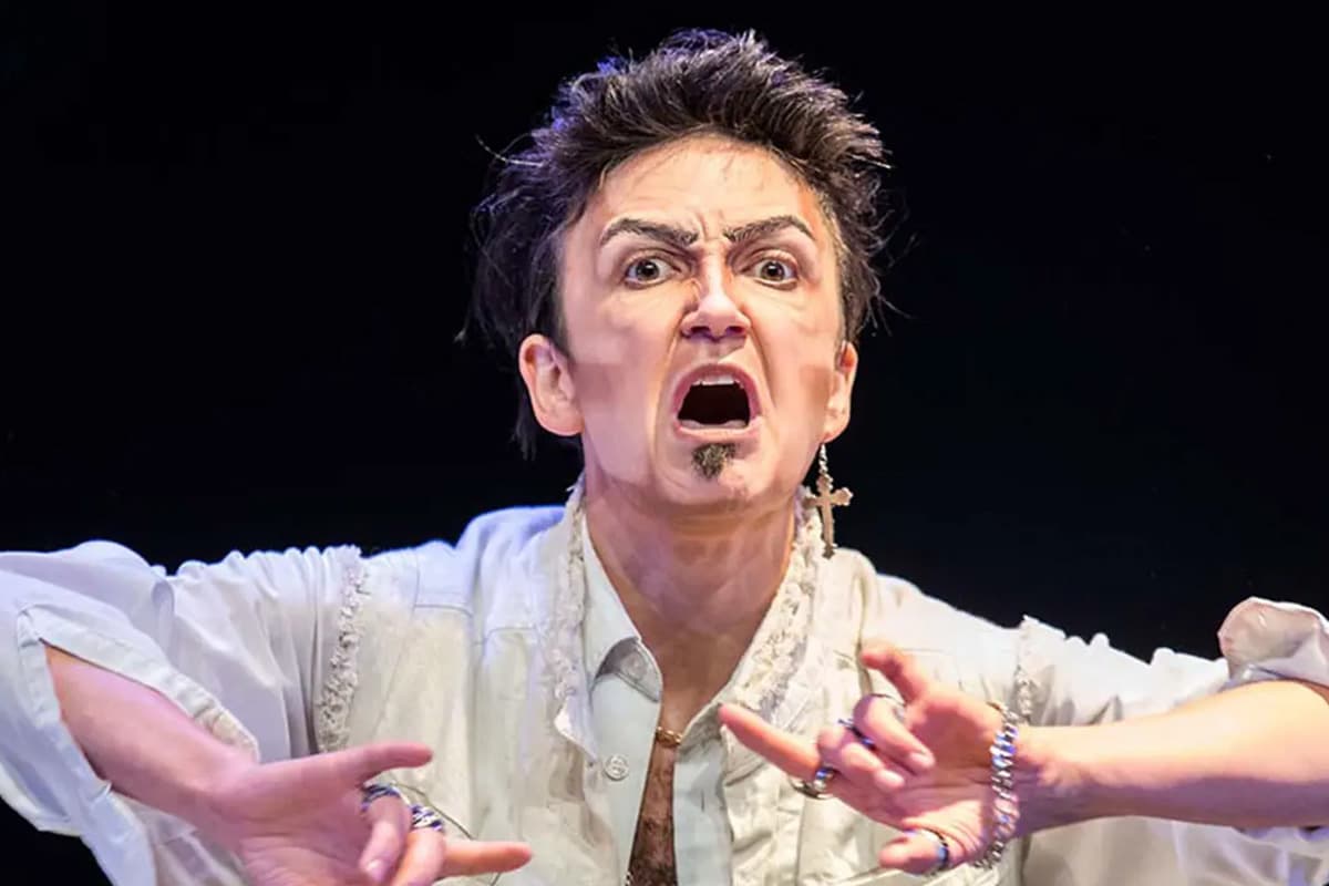 get-to-know-drag-king-vibe-rp-SPACEBAR-Photo01.jpg