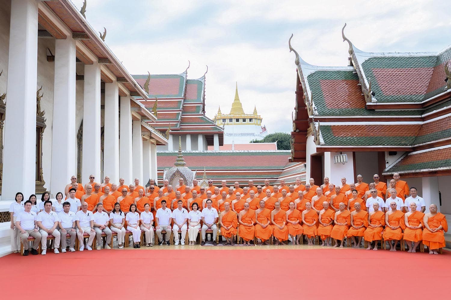 GULF อุปสมบทหมู่ ถวายพระราชกุศล ‘พระพันปีหลวง’