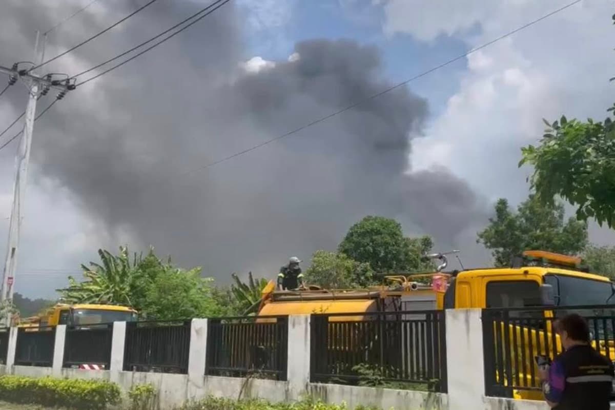 hazardous-gas-found-near-chalongkrung-55-fire-SPACEBAR-Photo02.jpg