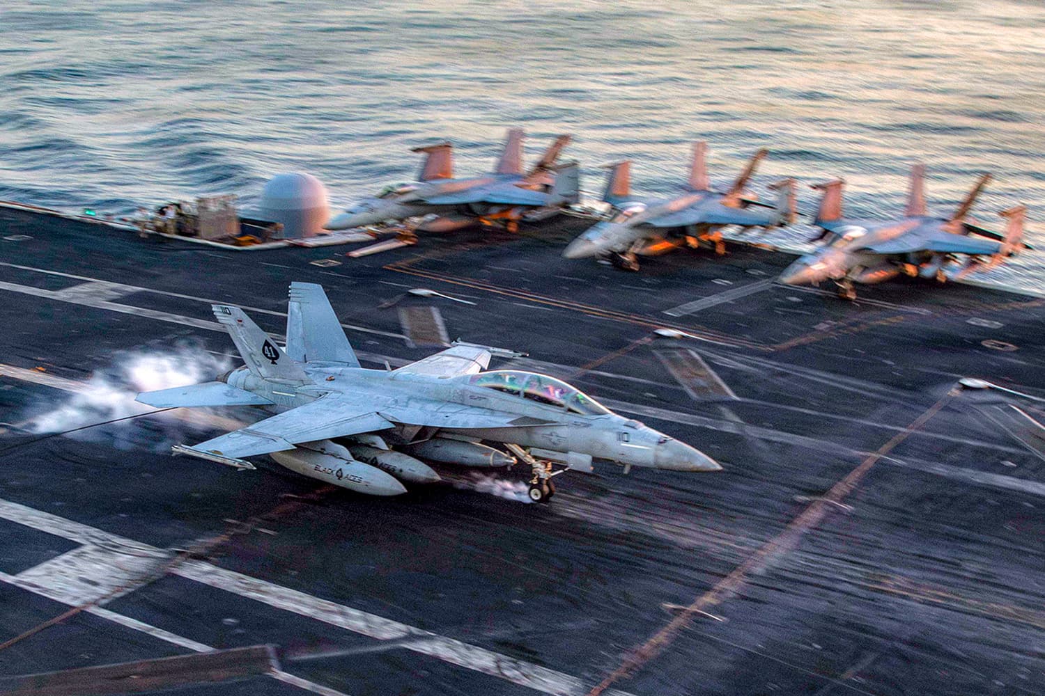 เรือรบ โดรน เครื่องบินทิ้งระเบิดล่องหน: ยุทโธปกรณ์ไฮเทคที่สหรัฐฯ ใช้โจมตีอิหร่าน