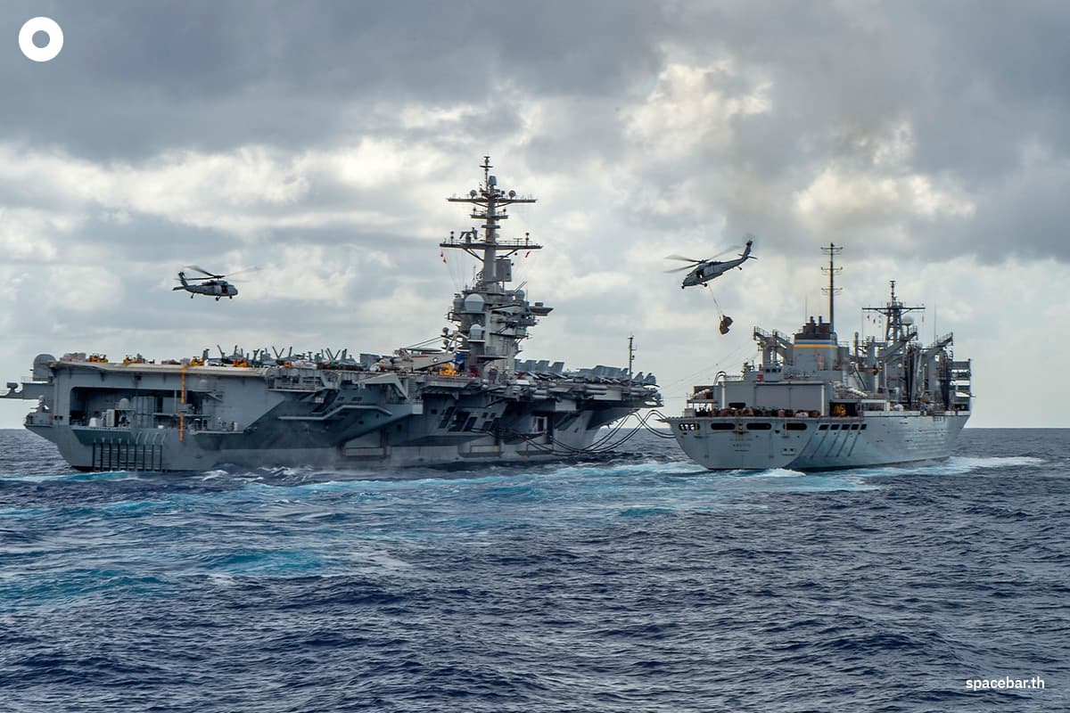 เรือบรรทุกเครื่องบิน USS Abraham Lincoln เติมเสบียงกลางทะเลร่วมกับเรือสนับสนุนการรบเร็ว USNS Arctic เมื่อวันที่ 8 พ.ค. 2019 Photo by JASON WAITE / US NAVY / AFP