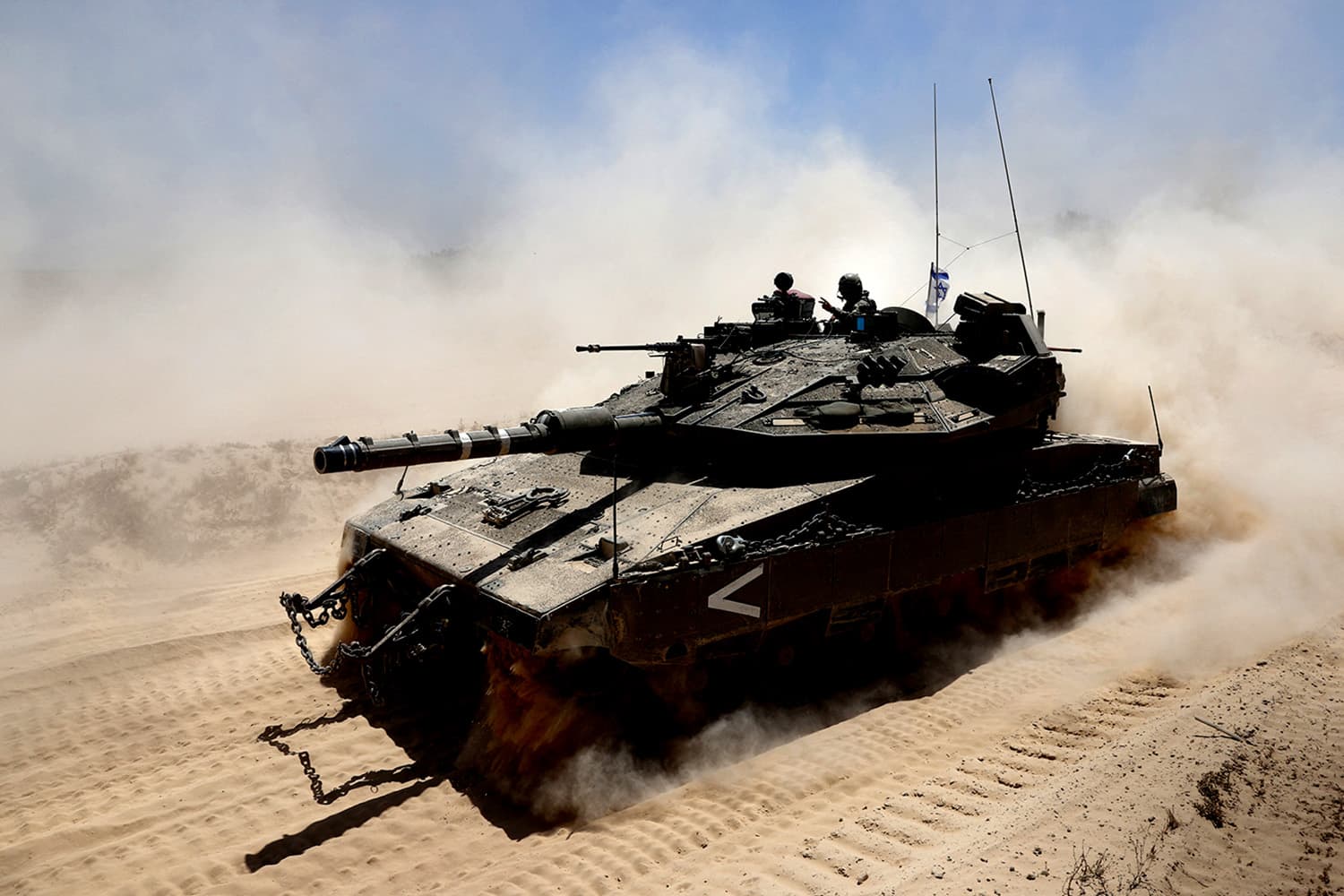 ใครแข็งแกร่งกว่ากัน? เทียบคลังแสงหมัดต่อหมัด อิหร่าน VS อิสราเอล