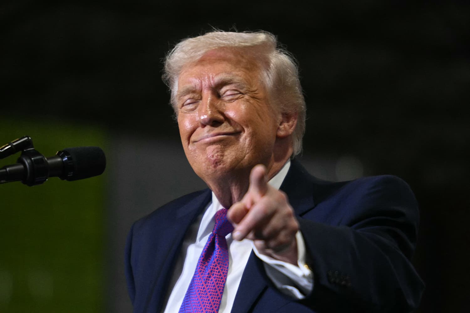 เกิดอะไรขึ้น จู่ๆ โดนัลด์ ทรัมป์ แสดงท่าทีอยากเจรจากับอิหร่าน