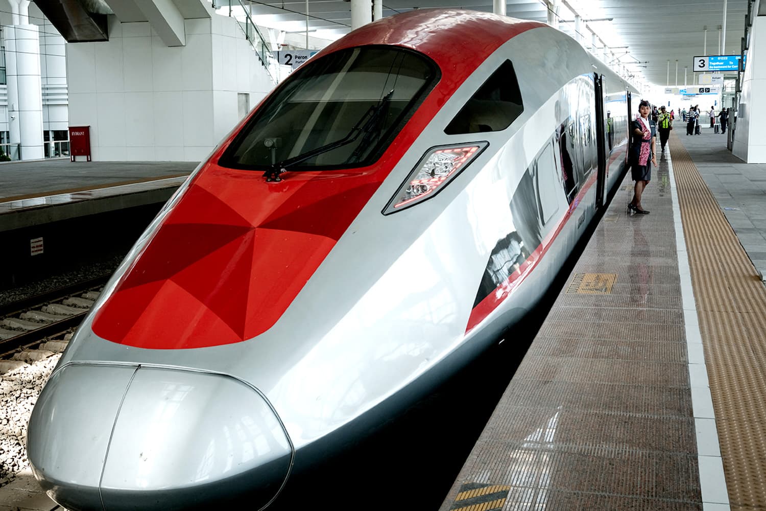 อินโดนีเซียเป็นหนี้มหาศาลต้องจ่ายดอกเบี้ยเงินกู้สร้างรถไฟความเร็วสูงให้จีนปีละเกือบ 3,800 ล้านบาท