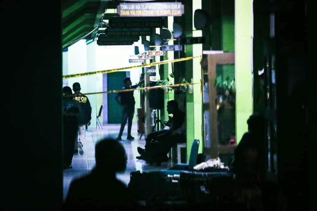 ตำรวจเร่งสอบเหตุระเบิดมัสยิดโรงเรียนในอินโดฯ บาดเจ็บกว่า 50 ราย คาดผู้ต้องสงสัยเป็น ‘นักเรียน’ ในโรงเรียนเดียวกัน