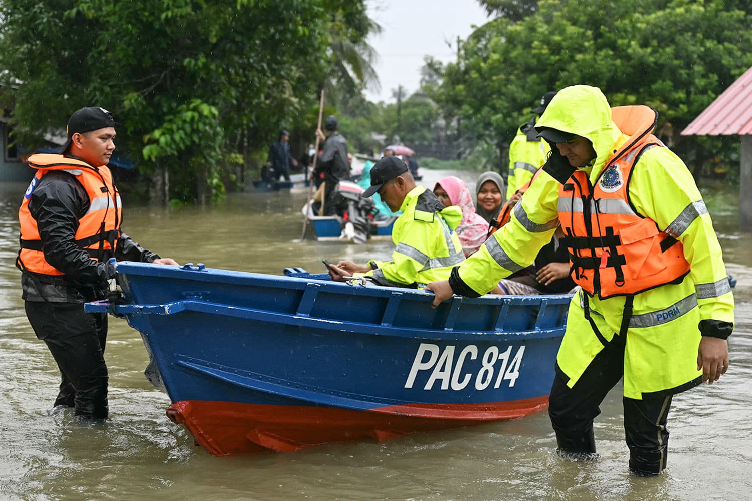 มาเลย์ตั้งทีมอาสา ‘อิห์ซาน มาดานี’ ช่วยพลเมืองจากภัยพิบัติน้ำท่วม