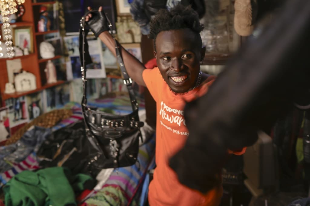 มอร์แกน อาเซดี นักออกแบบผู้เชี่ยวชาญด้านการสร้างสรรค์เสื้อผ้าแนวสตรีทจากวัสดุเหลือใช้ตามแนวคิดการอัปไซเคิล (Upcycle)