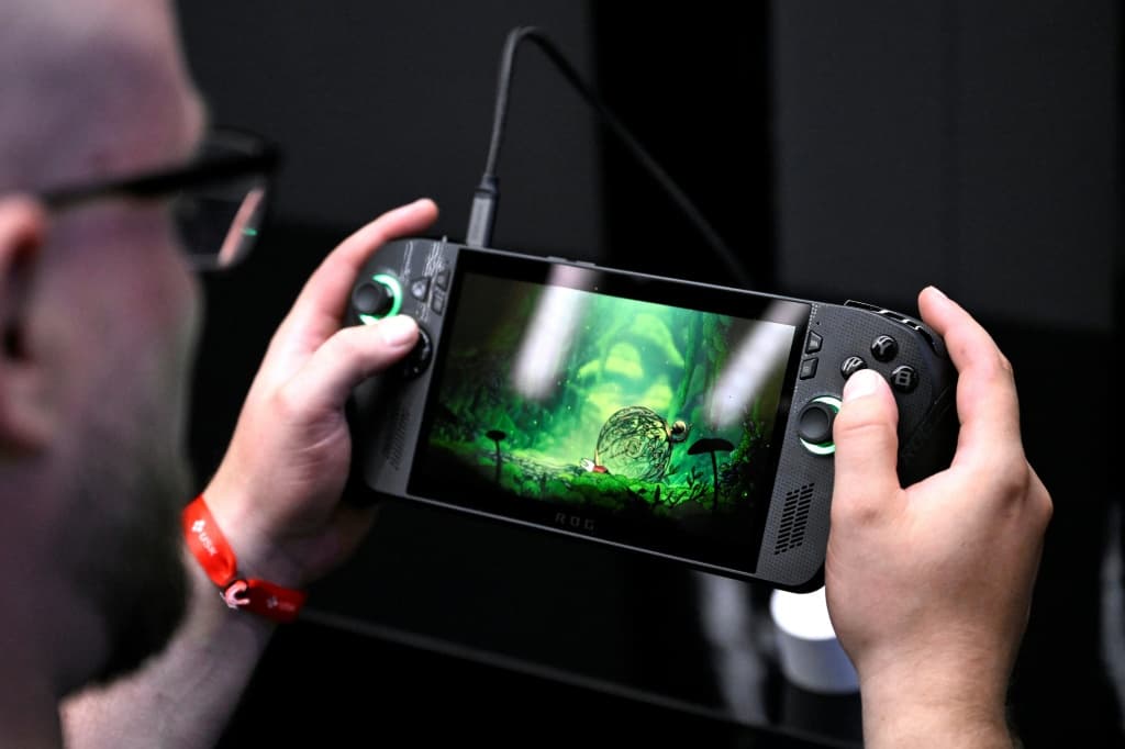 Microsoft กลับมาสู้ตลาดเกมพกพา ท้าชิง Nintendo Switch ด้วย Xbox ROG Ally