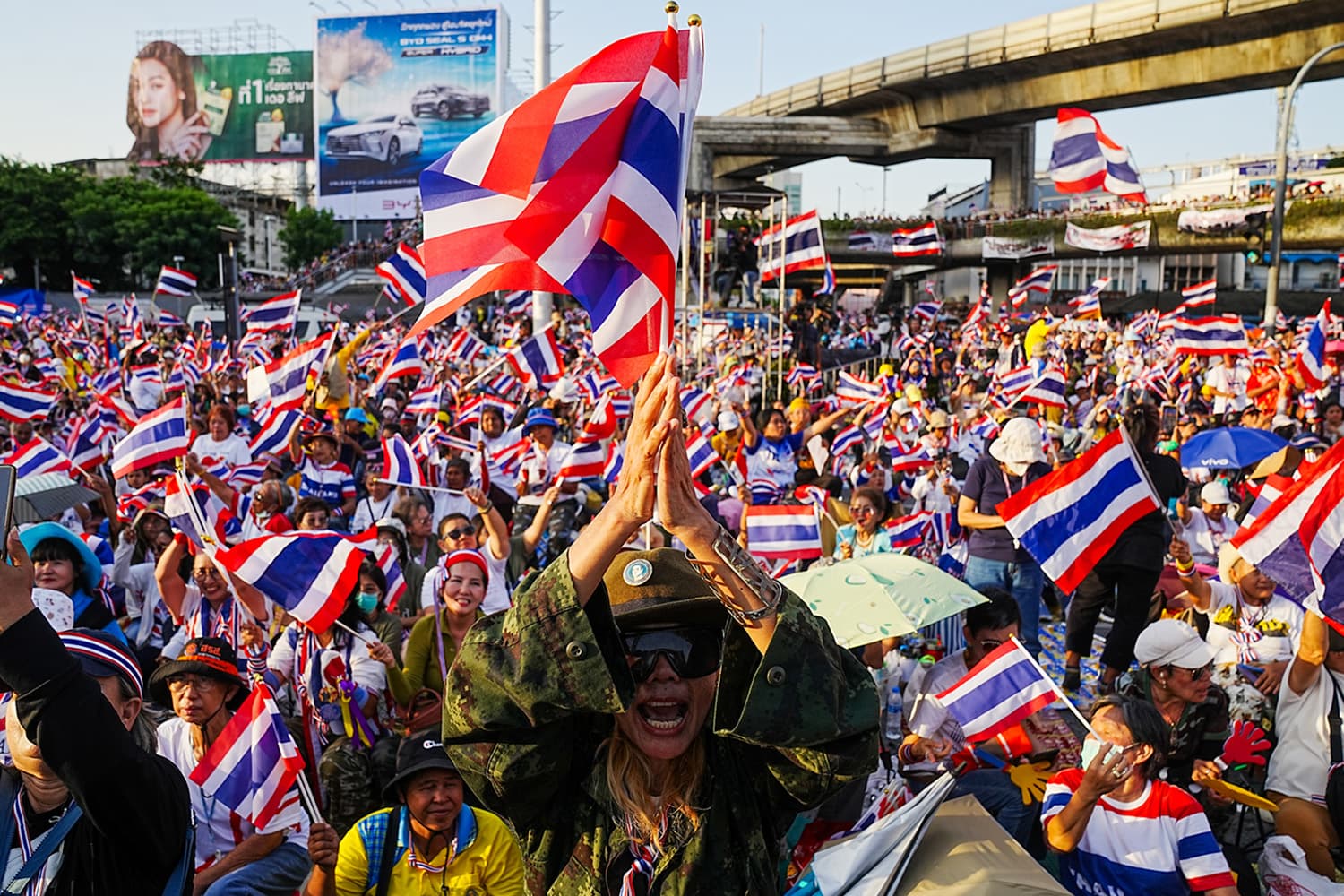 ‘ม็อบรวมพลังแผ่นดิน’ สดุดี ‘ทหารกล้าผู้เสียสละ’