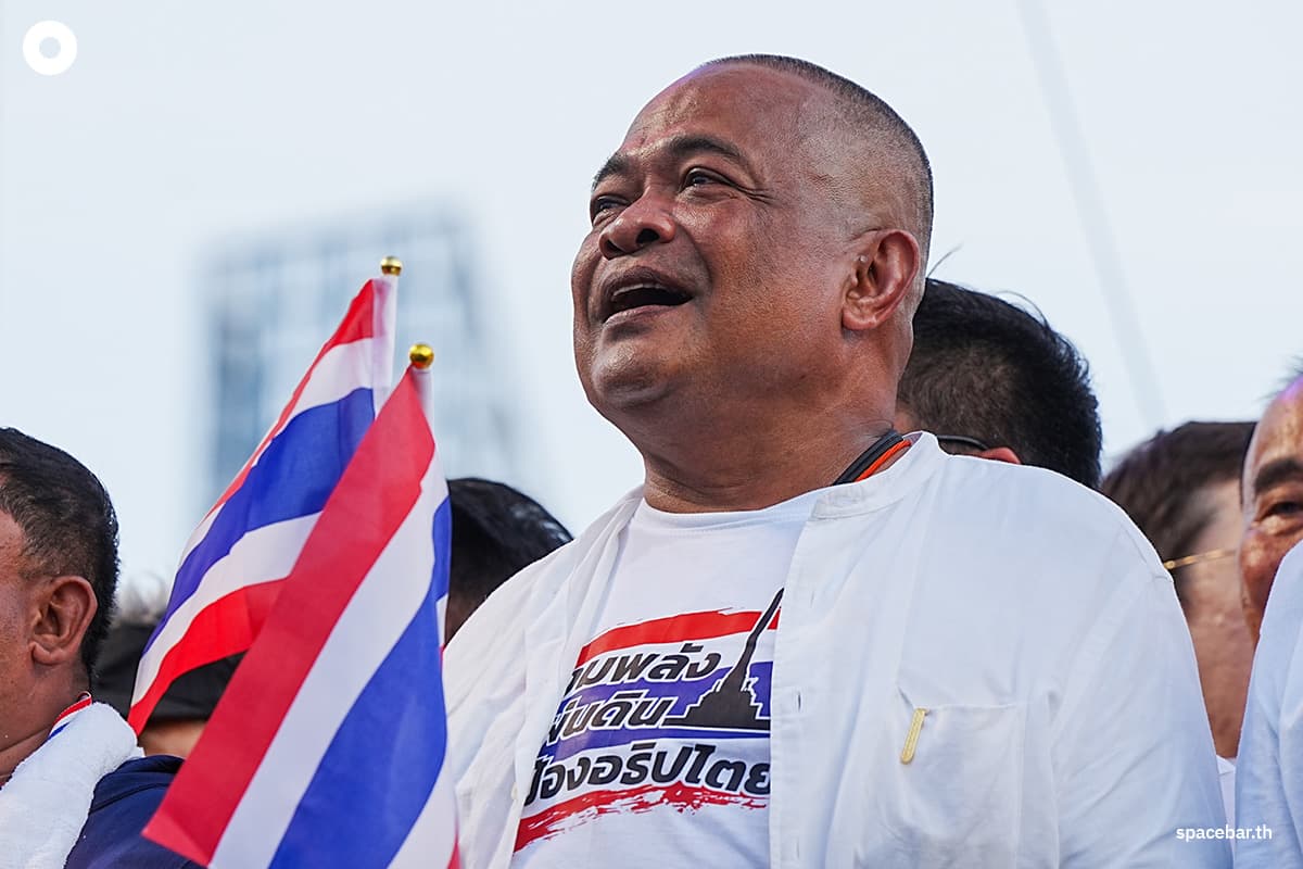 mob-respect-the-national-flag-2aug25-SPACEBAR-Photo02.jpg