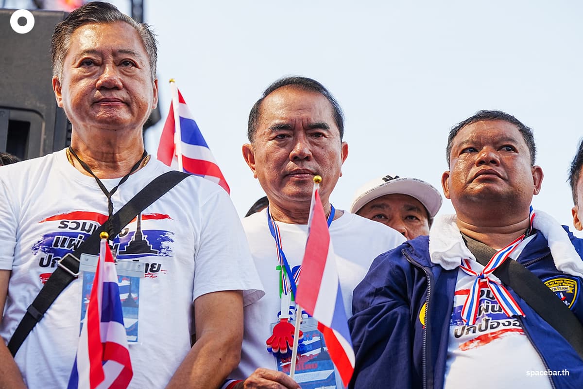 mob-respect-the-national-flag-2aug25-SPACEBAR-Photo04.jpg