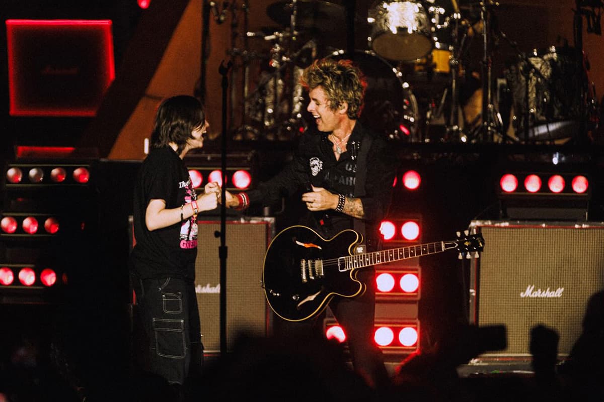 mother-lost-son-at-riot-fest-finds-him-on-stage-with-green-day-SPACEBAR-Photo01.jpg