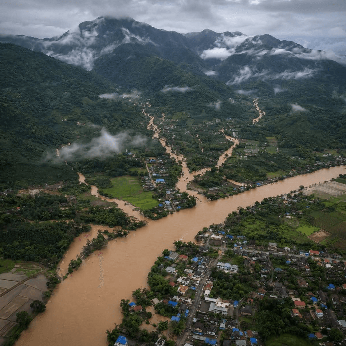 nan-water-flow-pua-thawangpha-nan-city-flood-warning-SPACEBAR-PhotoSQ01.png