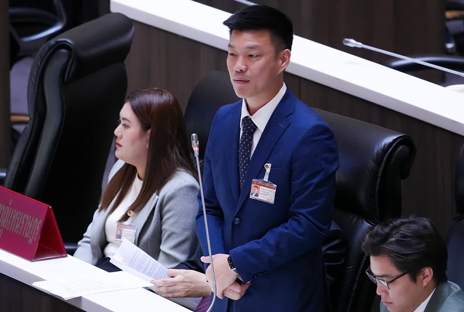 ‘ณัฐพงษ์’ ซัด รัฐบาลหูหนวก-ตาบอด จัด ‘งบฯ 69’ ไม่ตอบโจทย์