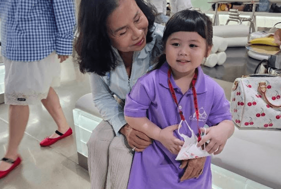 น้องเกลลูกสาวชมพู่ อารยา เข้าโรงเรียนวันแรก ย่างก้าวใหม่อย่างน่ารักในวัย 3 ขวบ