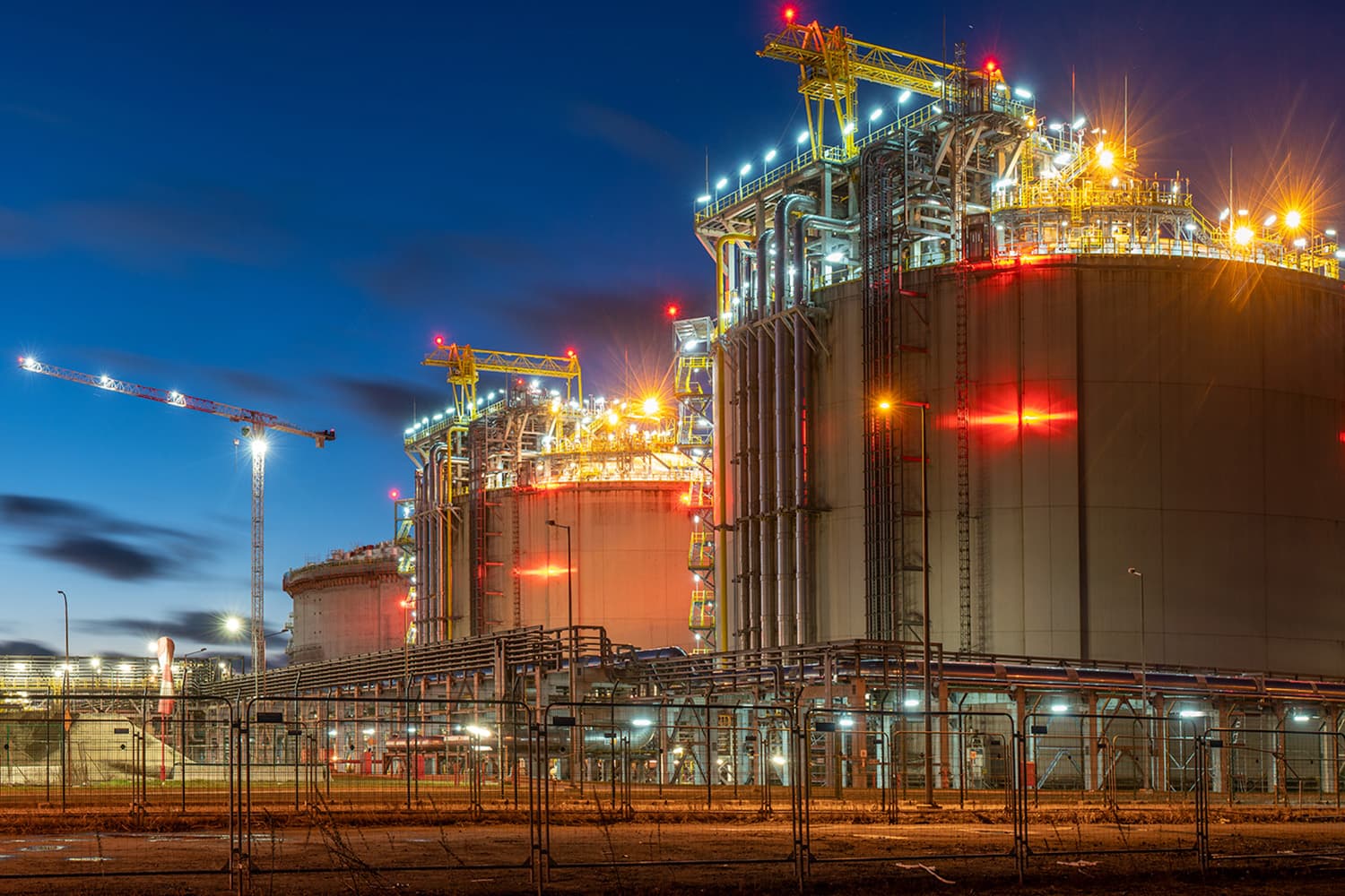 น้ำมันพุ่งรับตะวันออกกลางตึง ไทยสำรอง 110 วัน กองทุนติดลบ 6.2 หมื่นลบ.