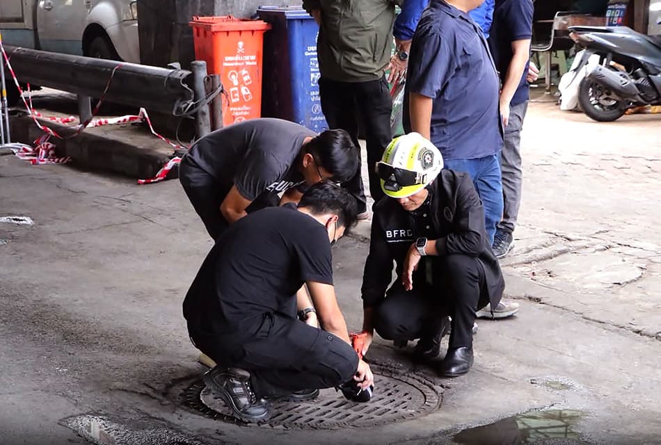 น้ำมันปนเปื้อนท่อระบายน้ำ พระราม 3 เร่งหาจุดรั่วท่อส่งน้ำมัน