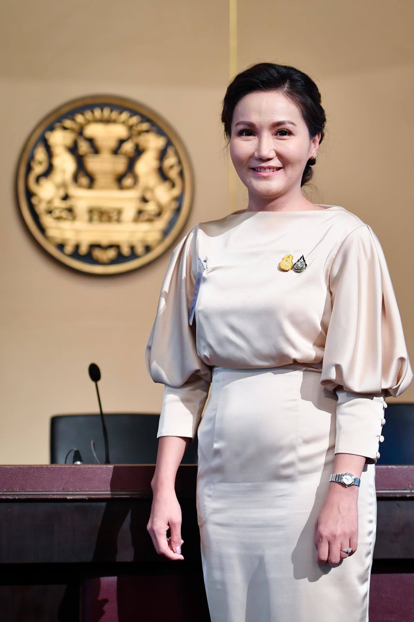 นฤมล ภิญโญสินวัฒน์ หรือ อาจารย์แหม่ม