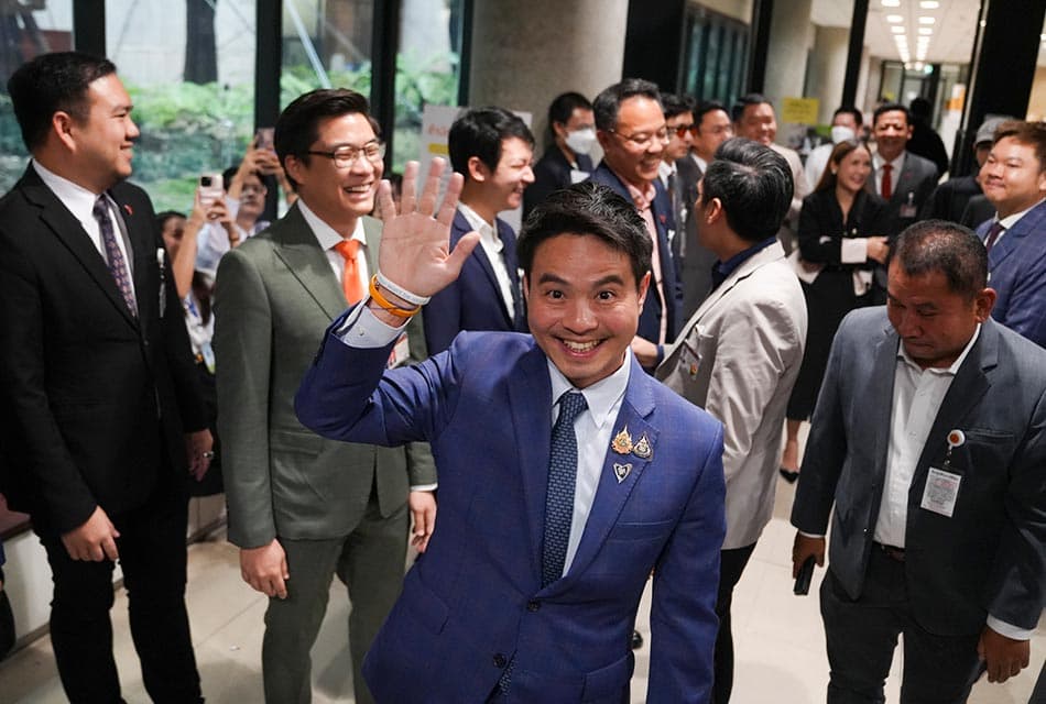 ‘ภราดร’ ลาตำแหน่งรองประธานสภาฯ ยันไร้ใบสั่งการเมือง