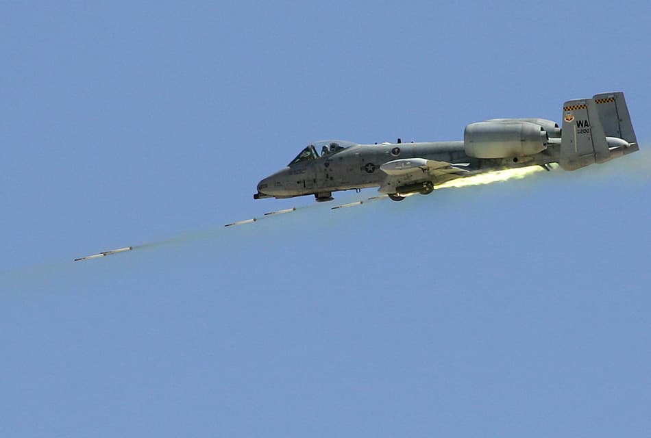 ส่อแววบุกภาคพื้นดิน? เพนตากอนเพิ่มฝูงบินเครื่องบินโจมตี A-10 ในตะวันออกกลางเป็น 2 เท่า