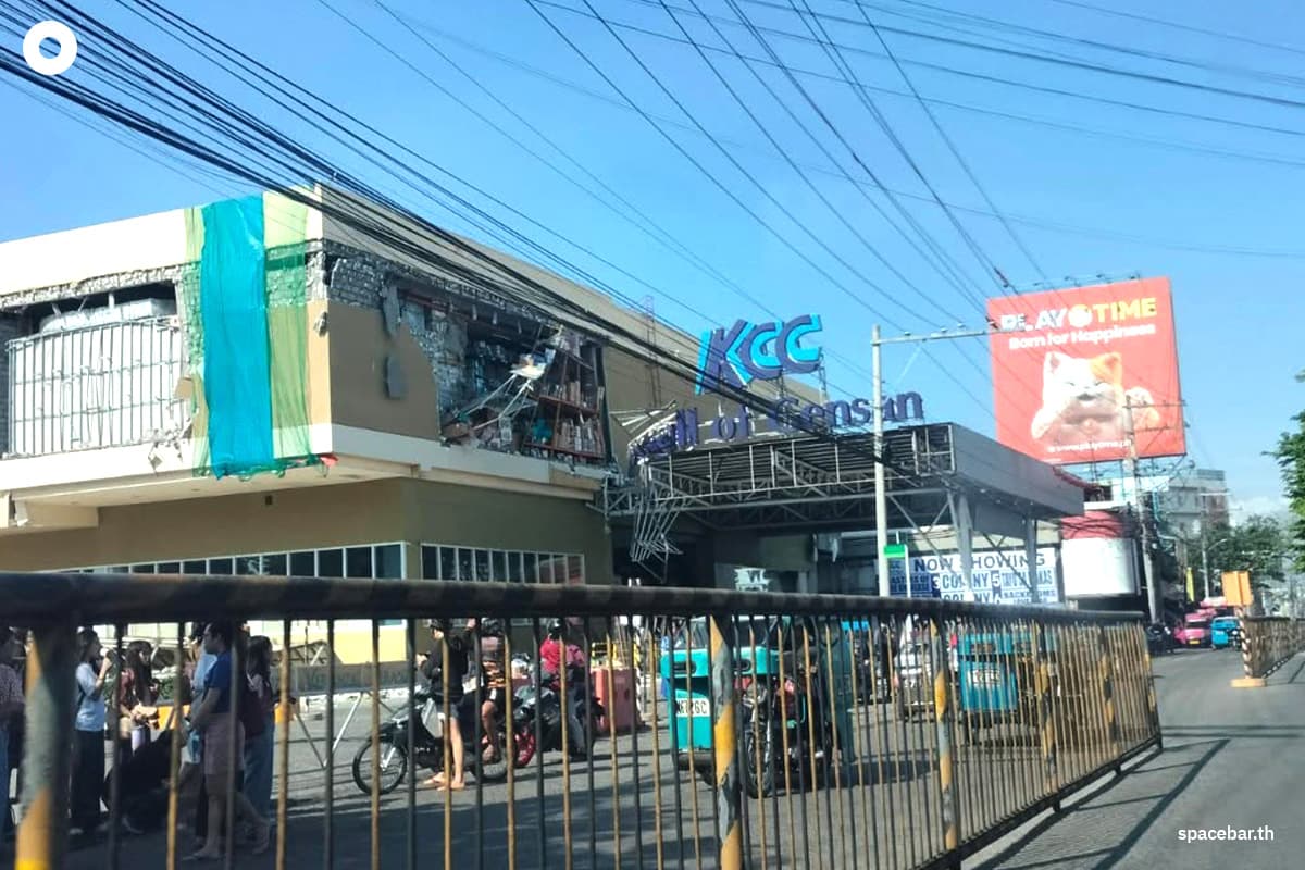 PhotoStory-สภาพความเสียหายของห้าง KCC MALL ในเมืองเจเนอรัลซานโตส Photo by Philippine Red Cross