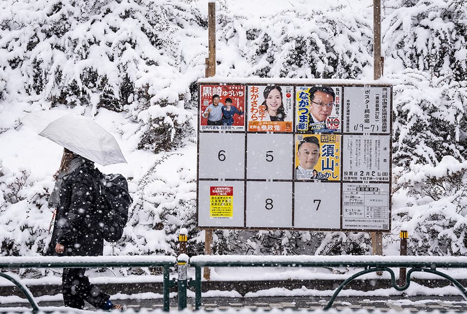 Photo Story คนญี่ปุ่นเลือกตั้งท่ามกลางหิมะตกหนัก