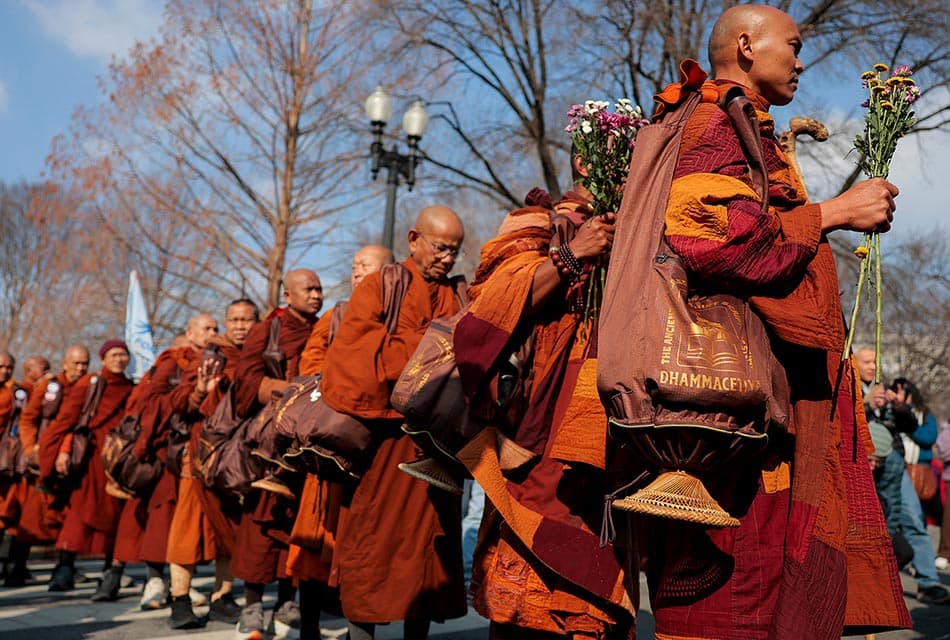 Photo Story: พระสงฆ์เดินเพื่อสันติภาพในสหรัฐฯ