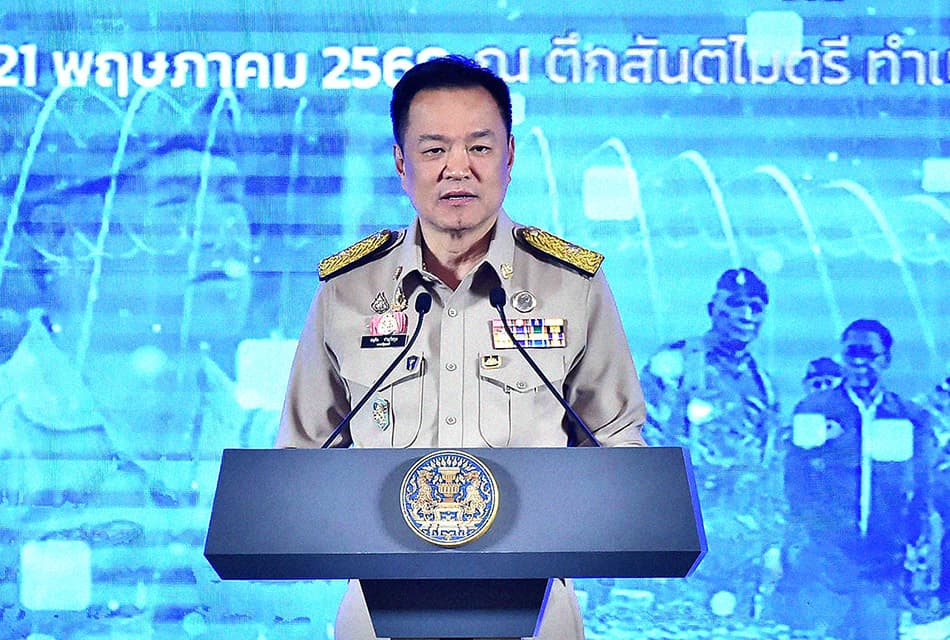 นายกฯ ซัด พวกที่อยู่เหนือกฎหมาย ต้องปราบให้สิ้นซาก!