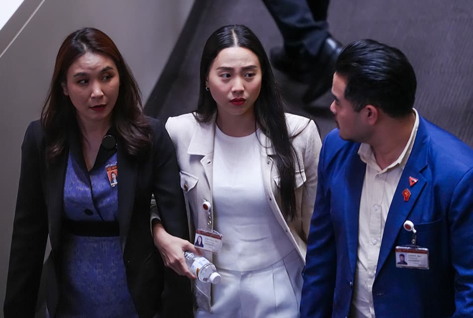 ประมวลภาพบรรยากาศประชุมสภาวันที่ 2 ‘อิ๊งค์’ เข้าสภาฯ ให้กำลังใจ สส. ก่อนย่องหลบสื่อออกชั้นใต้ดิน 2 วันติด