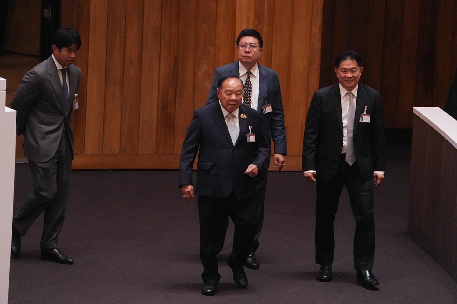‘บิ๊กป้อม’ เข้าสภาฯ อีกรอบ! ร่วมโหวต พ.ร.บ.จัดระเบียบทรัพย์สินพระมหากษัตริย์ ก่อนเดินทางกลับทันที