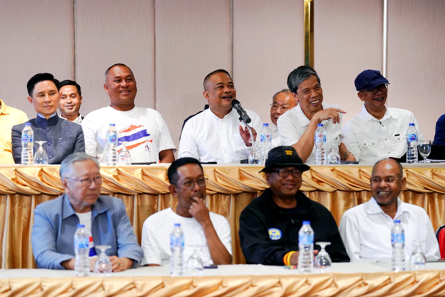 PhotoStory-บรรยากาศการแถลงข่าวของกลุ่ม ‘รวมพลังแผ่นดินปกป้องอธิปไตย’