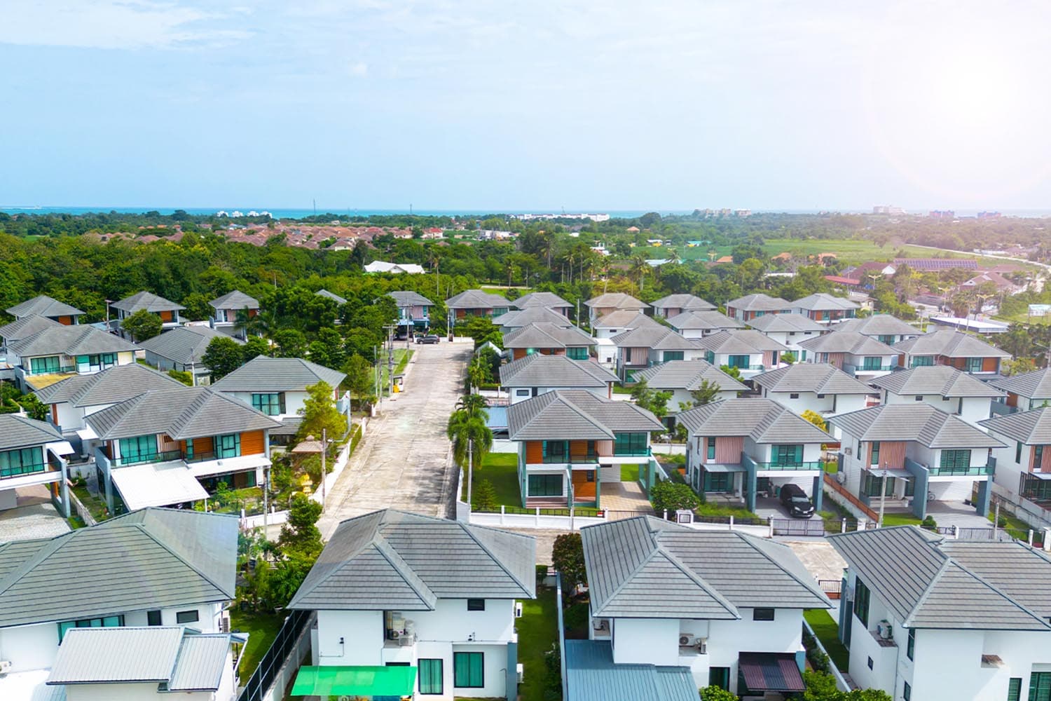 real_estate_first_quarter_sales_9892_units_SPACEBAR_Hero_42afa57961.jpg