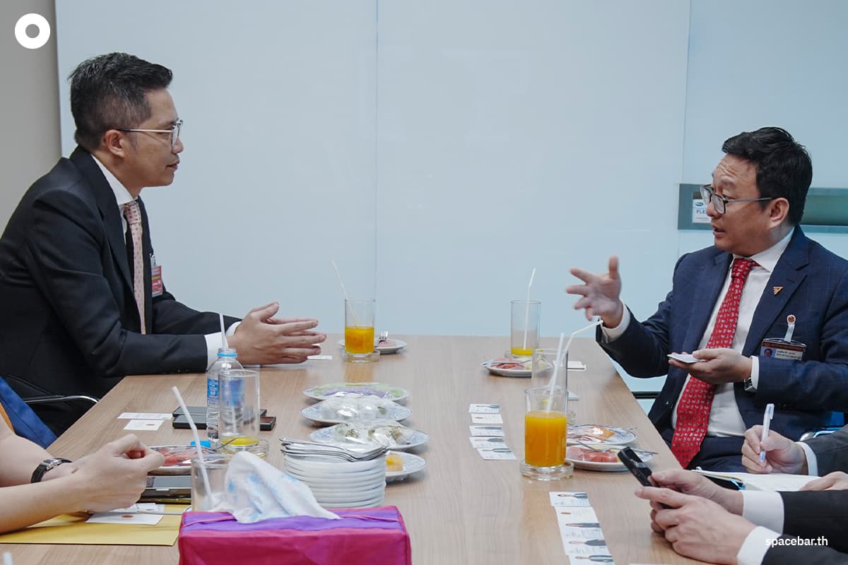 sme_discuss_chaitawat_at_parliament_SPACEBAR_Photo01_e395330ebe.jpg