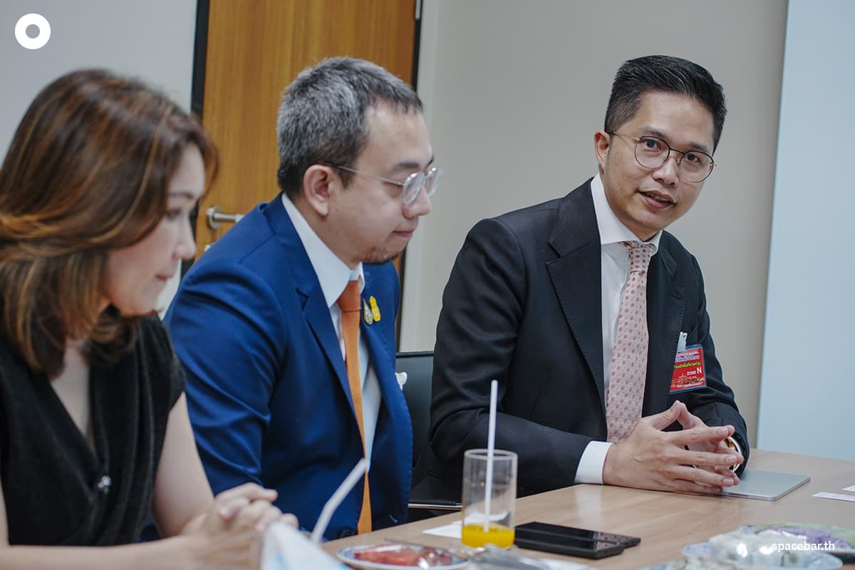 sme_discuss_chaitawat_at_parliament_SPACEBAR_Photo02_f86e732492.jpg