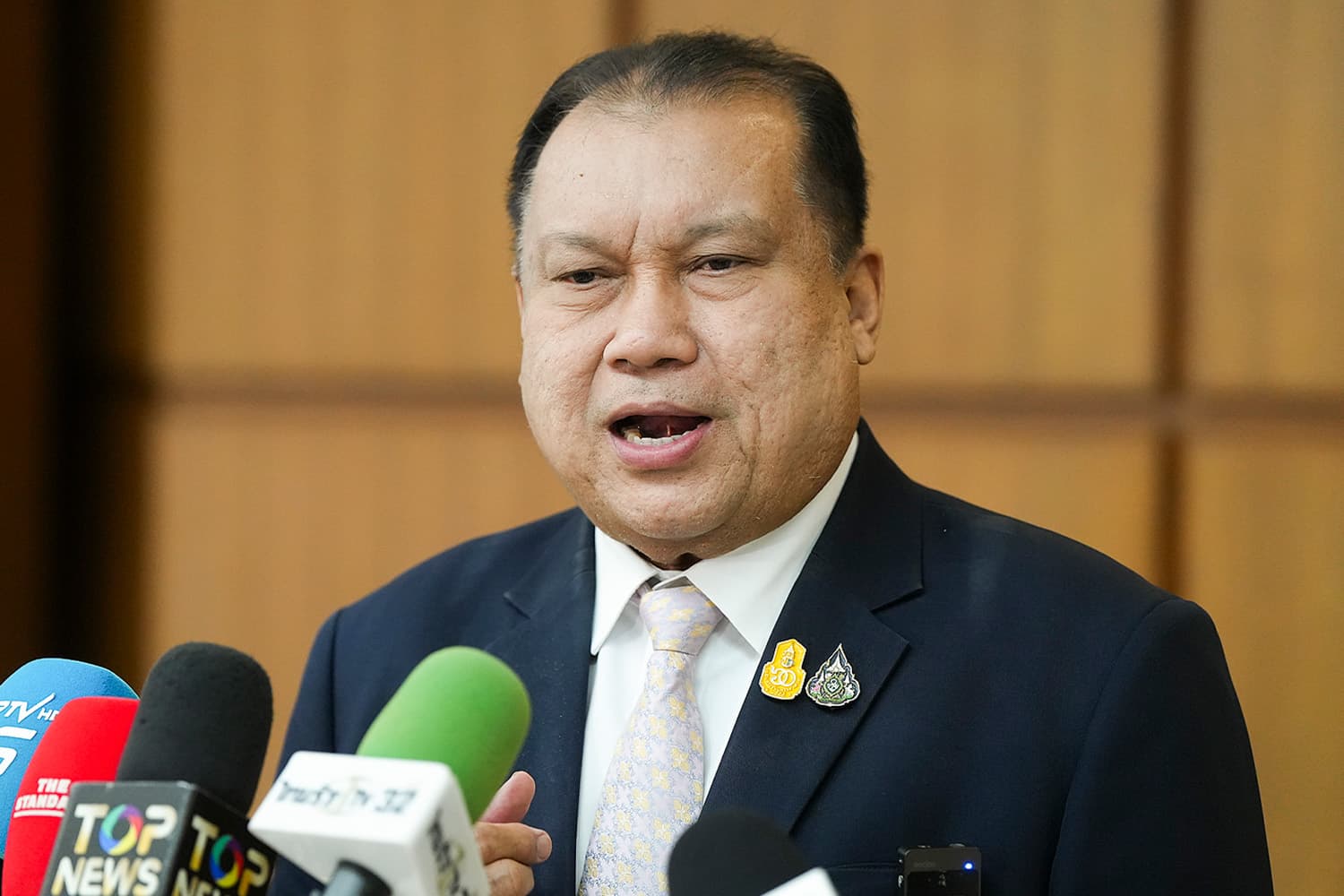 ‘สนธิญา’ ยื่นยุบ ‘รทสช.’ จ่อส่งข้อมูลให้ ‘ภท.’ ช่วยสอย ‘พีระพันธุ์’ ในศึกซักฟอก