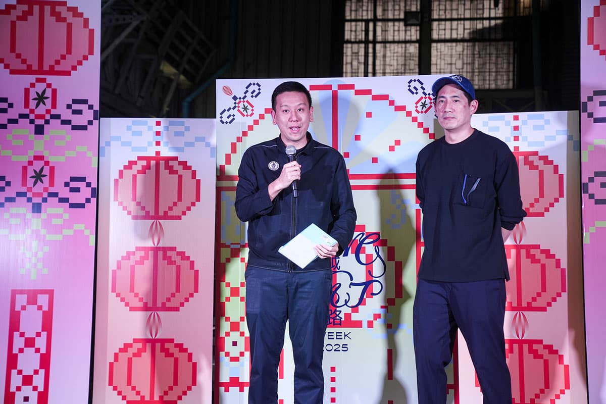 ศานนท์ หวังสร้างบุญ รองผู้ว่าฯ กทม. (ซ้ายมือ)