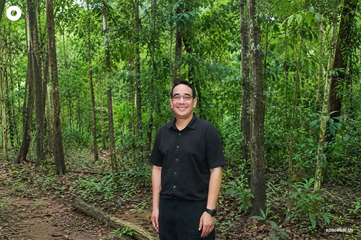 นายสมิทธิ หาเรือนพืชน์ ประธานสายงานการแก้ไขปัญหาโดยใช้ธรรมชาติเป็นฐานและโครงการพิเศษ หรือประธานสายงาน NbS (Chief Nature-Based Solutions Officer) มูลนิธิแม่ฟ้าหลวง ในพระบรมราชูปถัมภ์