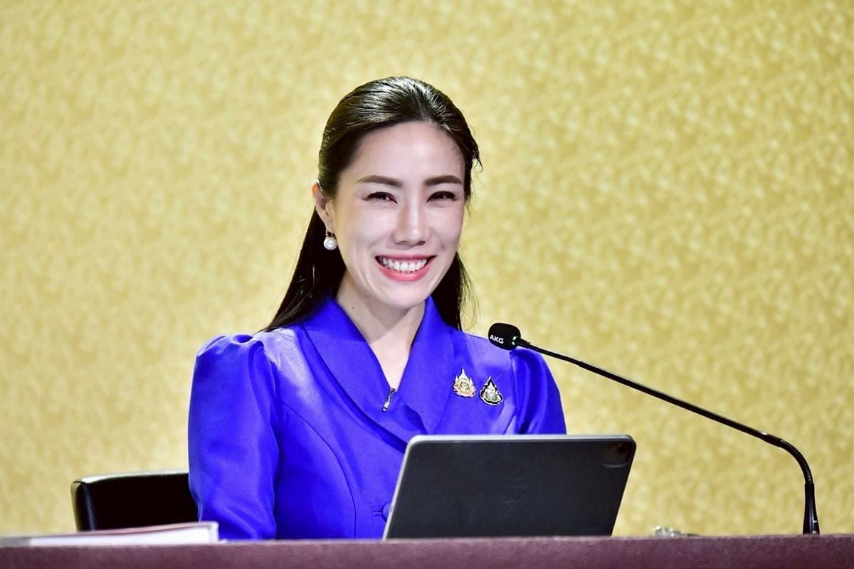 นางสาวศศิกานต์ วัฒนะจันทร์ รองโฆษกประจำสำนักนายกรัฐมนตรี