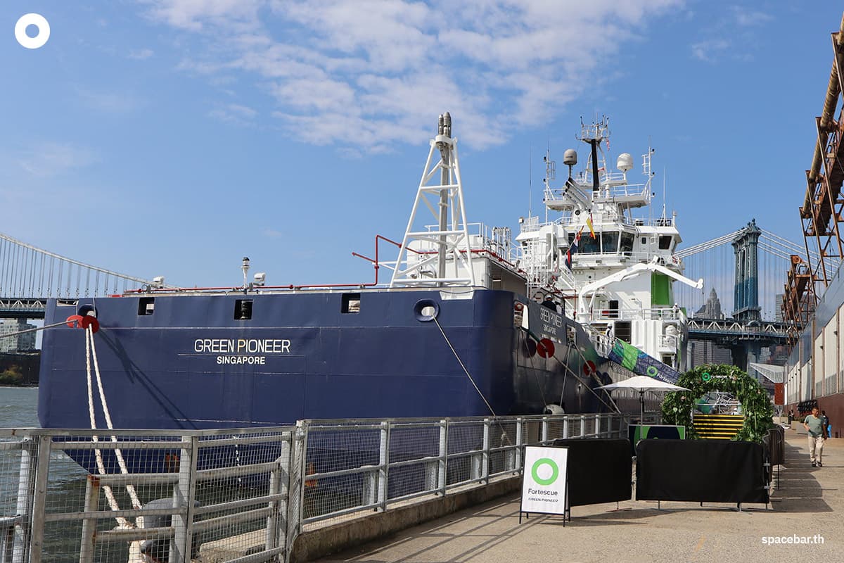 เรือ Green Pioneer เรือซัพพลายแท่นขุดเจาะน้ำมันที่ถูกดัดแปลงเป็นเรือพลังงานแอมโมเนียลำแรกๆ ของโลก / AFP
