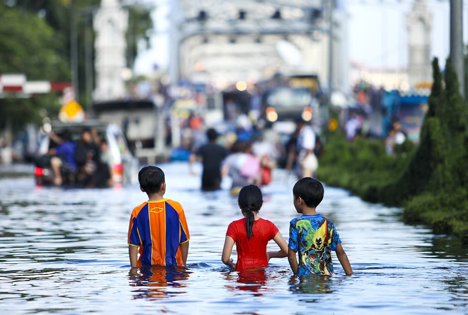 โลกร้อนกัดกร่อนเมืองชายฝั่ง ‘กรุงเทพฯ-สมุทรปราการ’ เสี่ยงจมบาดาลปี 2050