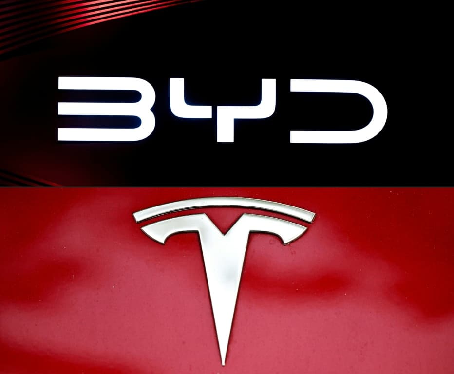 BYD โค่น Tesla! ผงาดเบอร์ 1 รถ EV โลก ปี 2025 ยอดขายค่าย Musk ร่วง 8% เซ่นการเมือง