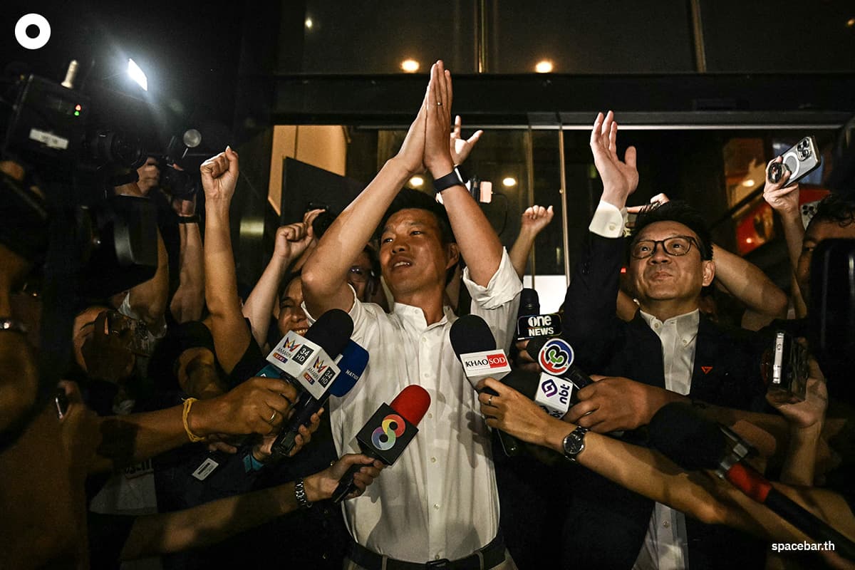 ณัฐพงษ์ เรืองปัญญาวุฒิ หัวหน้าพรรคประชาชนที่ที่ทำการพรรค Photo by LILLIAN SUWANRUMPHA / AFP