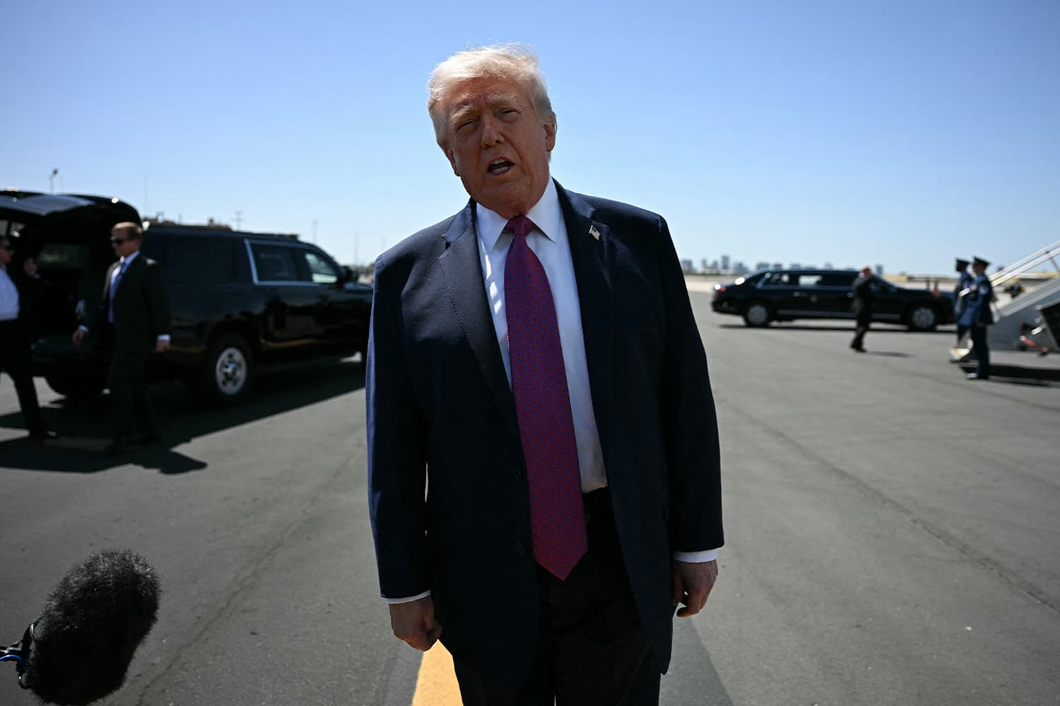 ทรัมป์ไม่พอใจข้อเสนอกลับมาเปิดช่องแคบฮอร์มุซของอิหร่าน