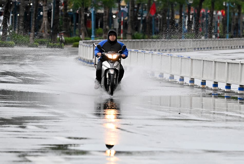 เวียดนามเตรียมรับมือ ‘ไต้ฝุ่นบัวลอย’ เคลื่อนตัวทวีความรุนแรงเร็ว คาดฝนตกหนักหลายพื้นที่