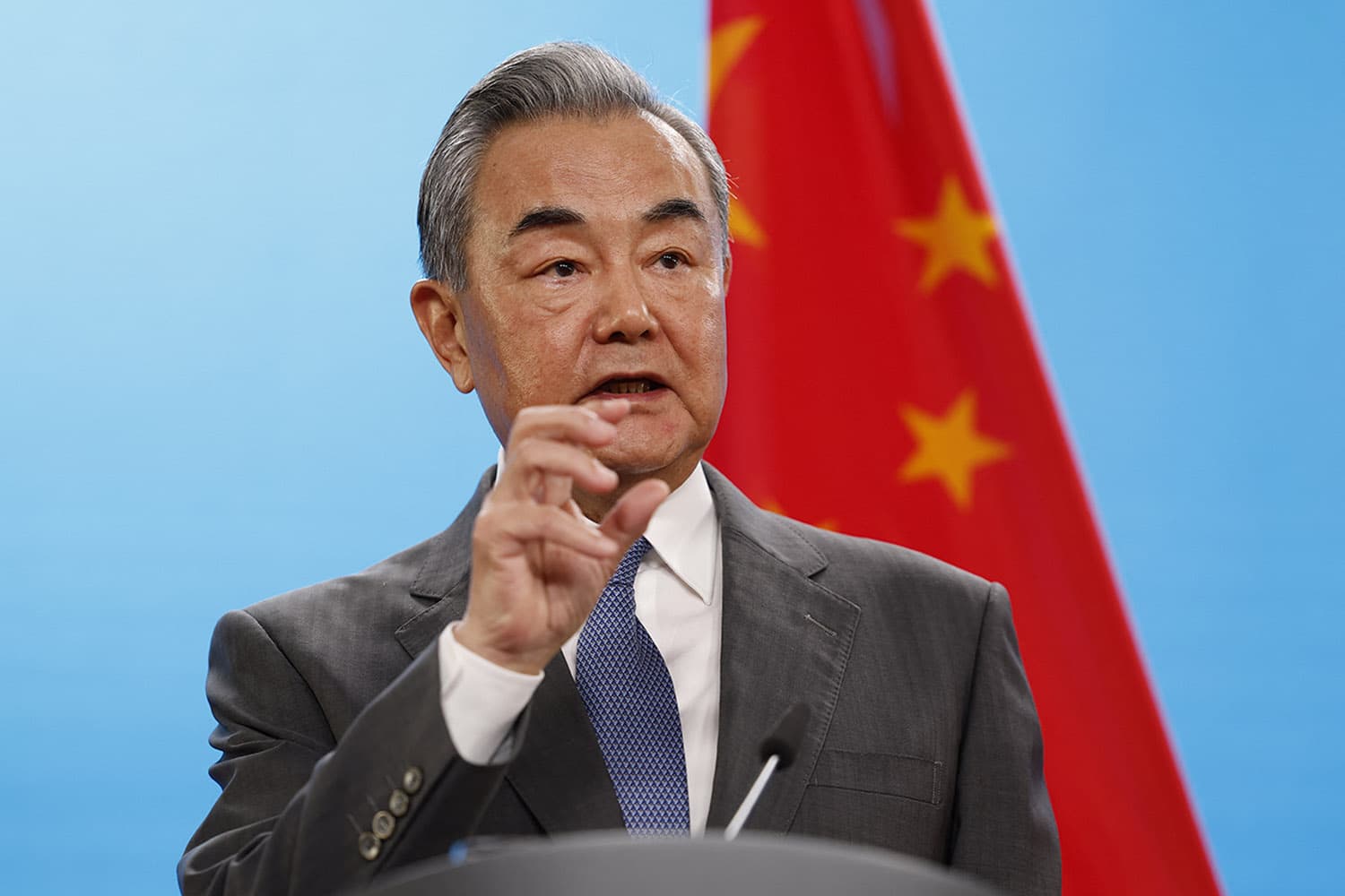 จีนเผยไม่สามารถยอมรับประเทศที่ทำตัวเป็น ‘ผู้พิพากษาโลก’ หลังทรัมป์บุกจับตัวผู้นำเวเนซุเอลา